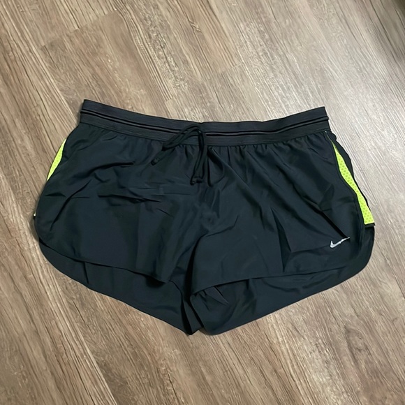 Black Women’s Nike Dri-Fit Shorts - Picture 1 of 3